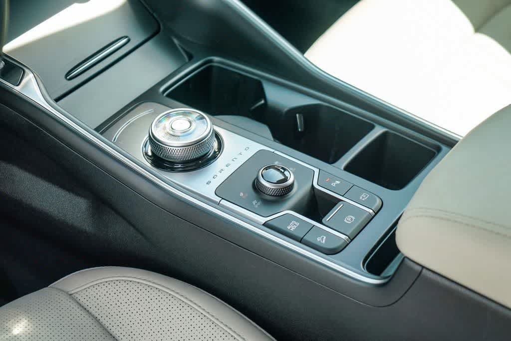 Certified 2025 Kia Sorento EX AWD/4WD image 18