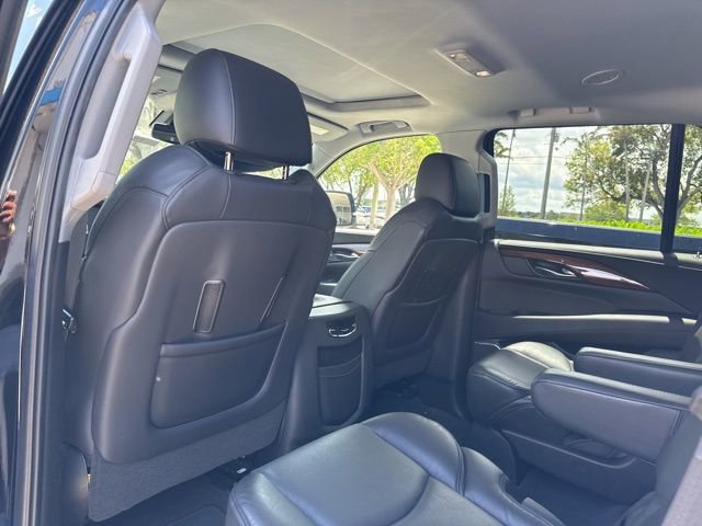 Used 2020 Cadillac Escalade Luxury RWD image 7