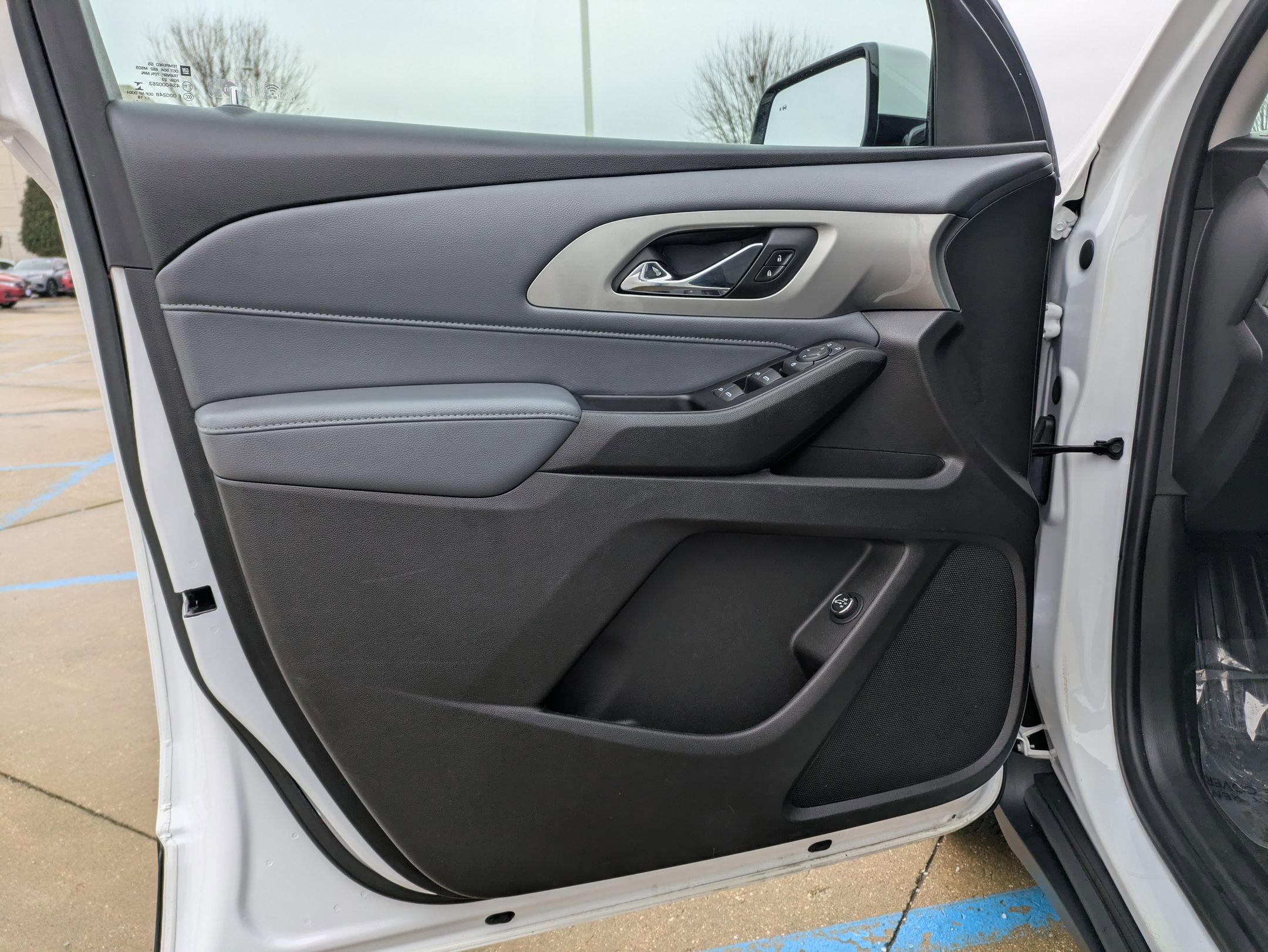 Used 2018 Chevrolet Traverse LT image 11