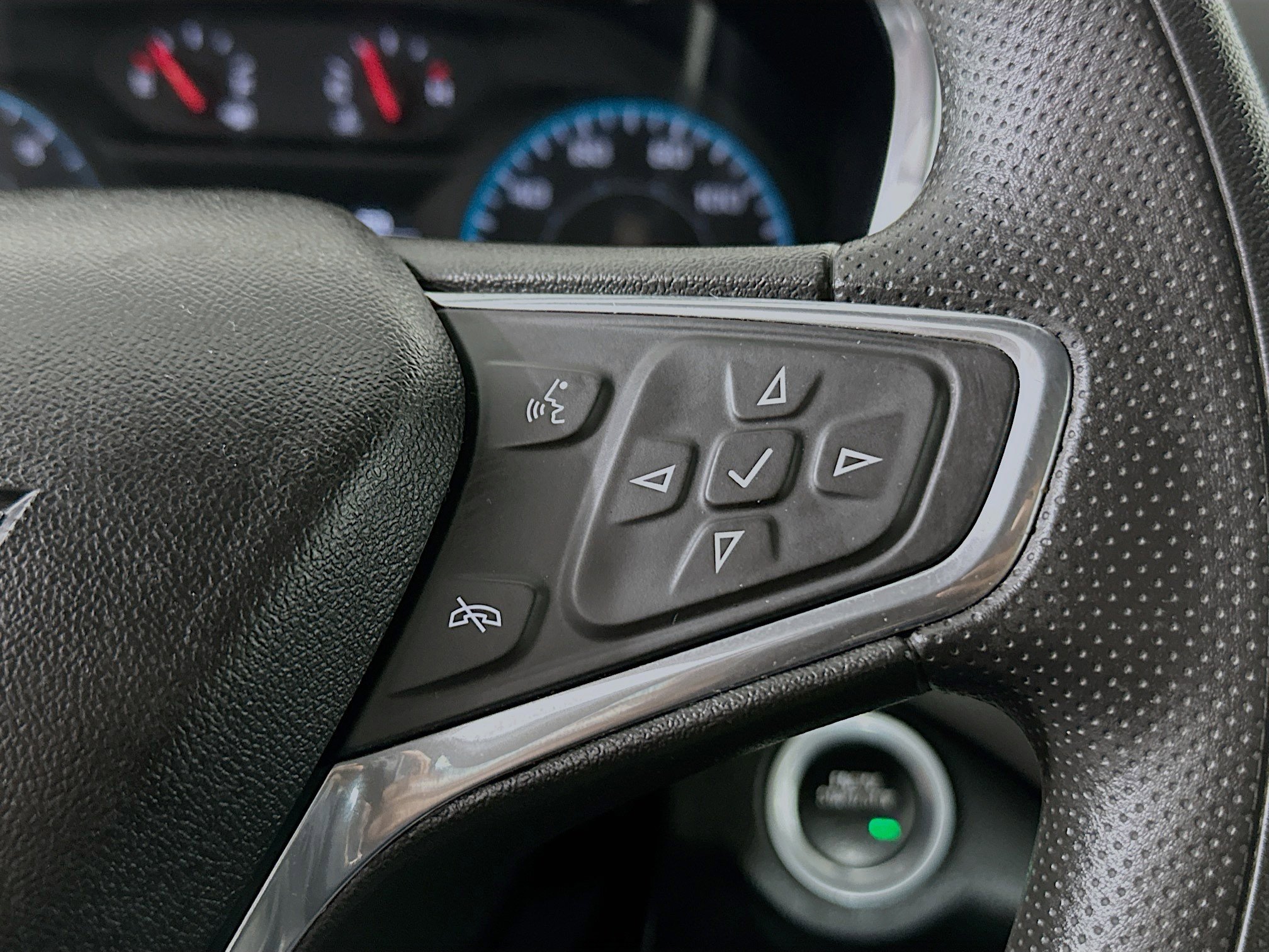 Used 2020 Chevrolet Equinox LS image 17