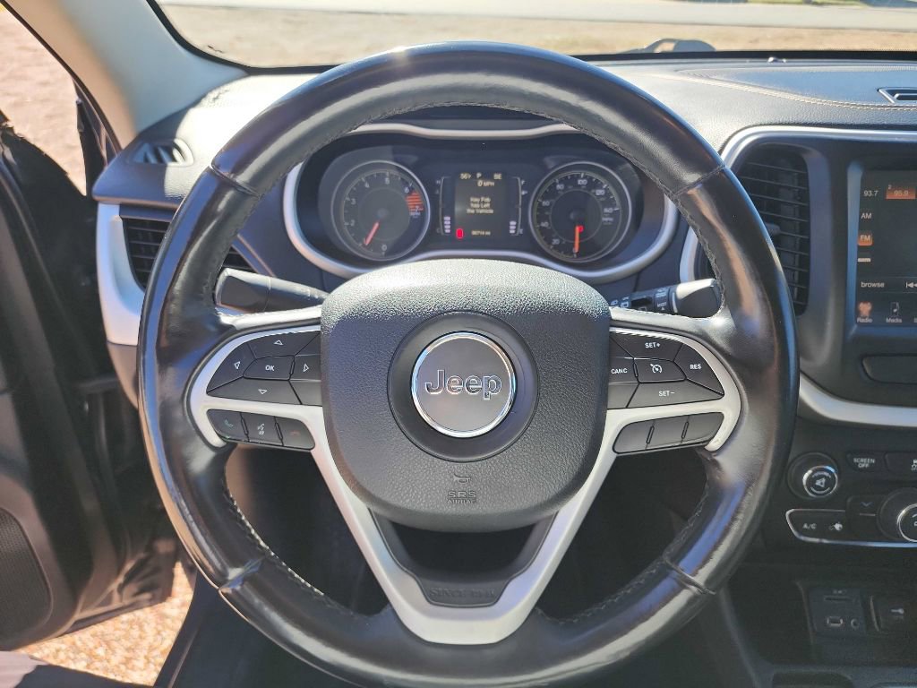 Used 2018 Jeep Cherokee Latitude Plus image 16