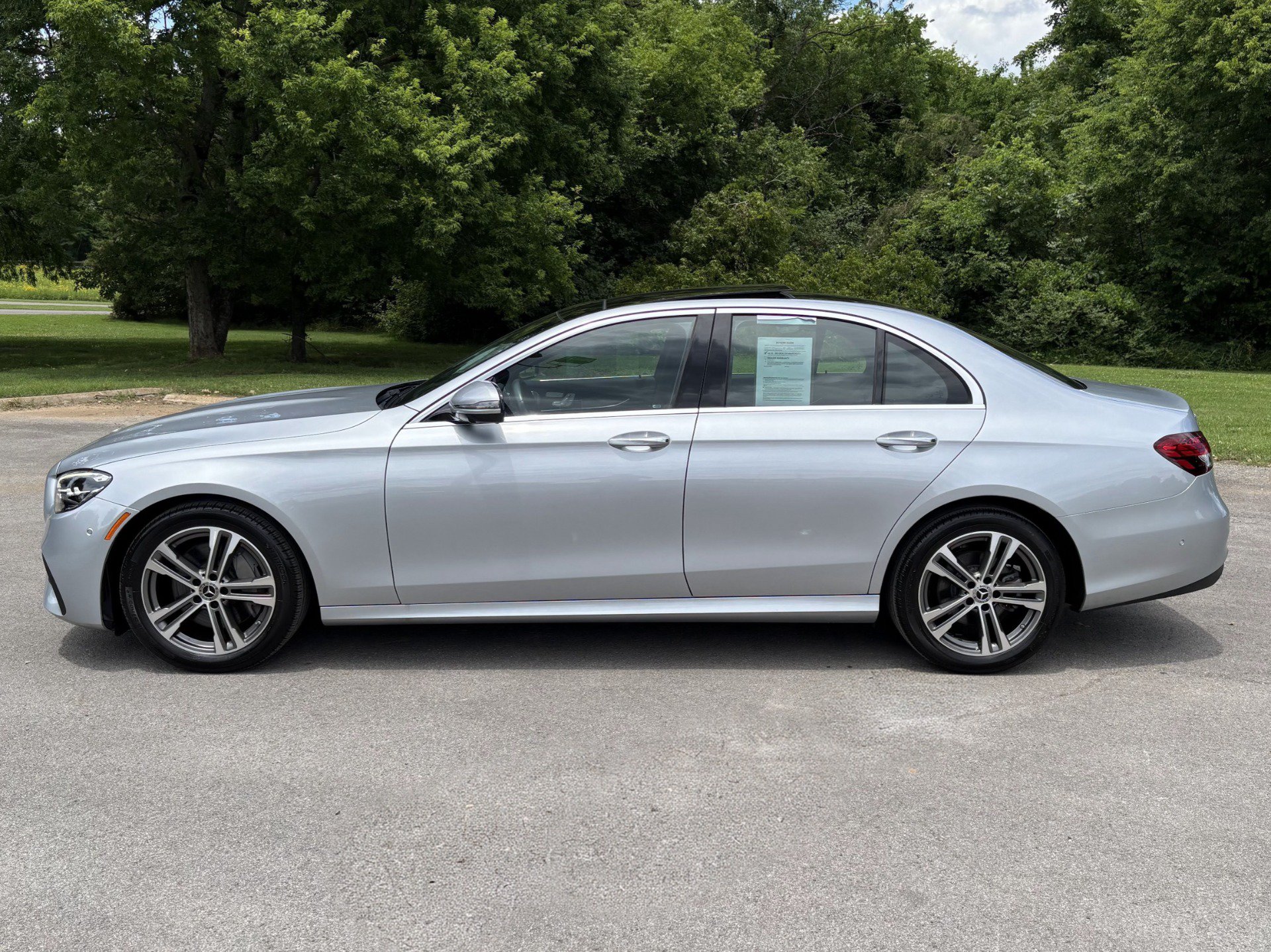 Used 2022 Mercedes-Benz E 350 4MATIC Sedan image 8