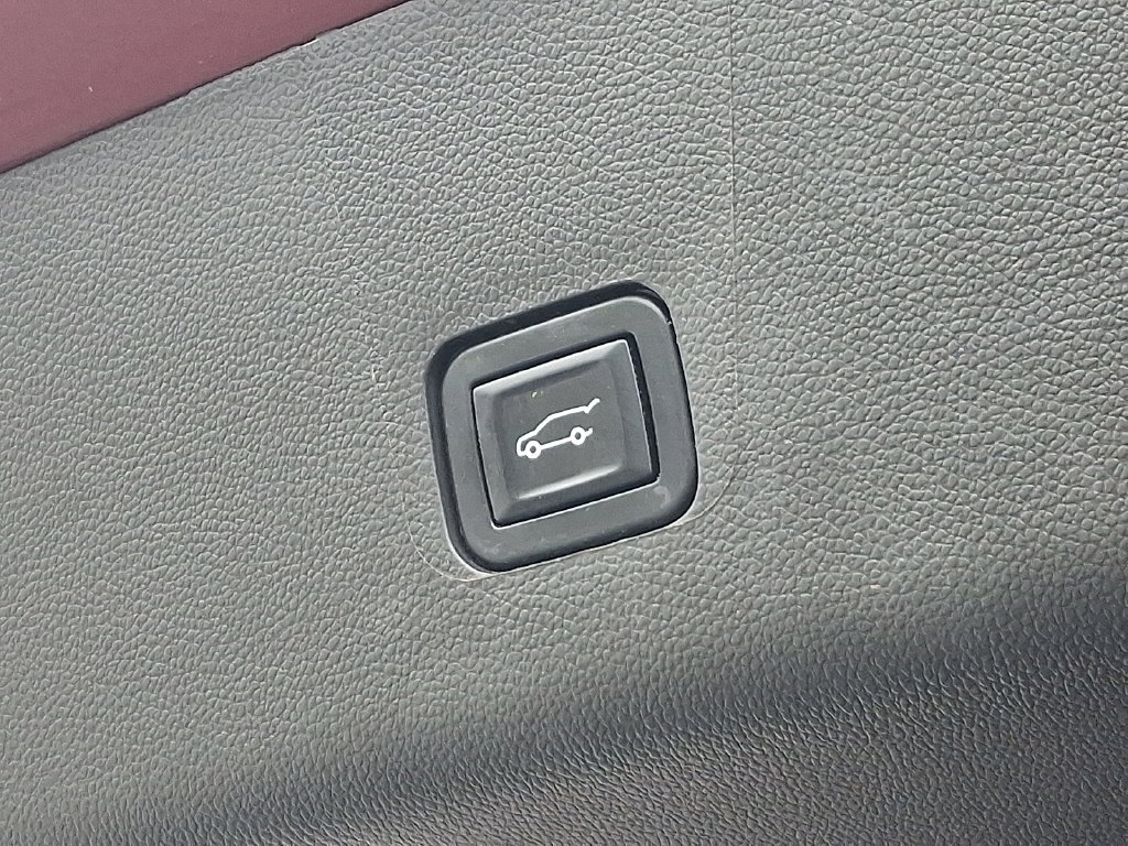 Certified 2021 Chevrolet Traverse LT FWD image 31