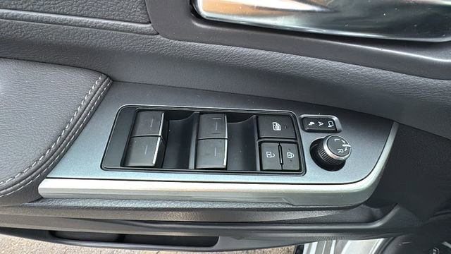 Used 2023 Toyota Sienna XSE image 12