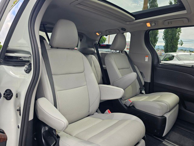 Used 2020 Toyota Sienna Limited FWD image 14