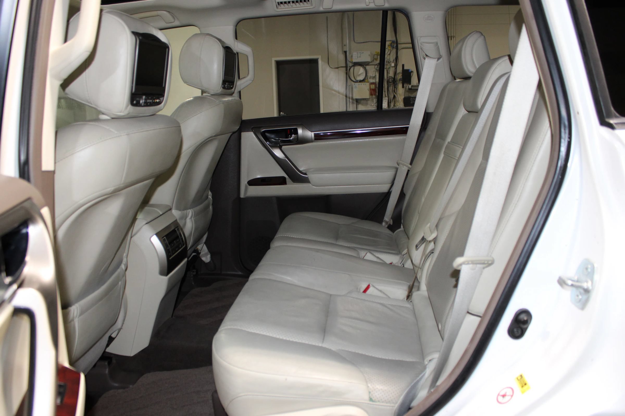 Used 2011 Lexus GX 460 w/ Comfort Plus Pkg AWD/4WD image 28