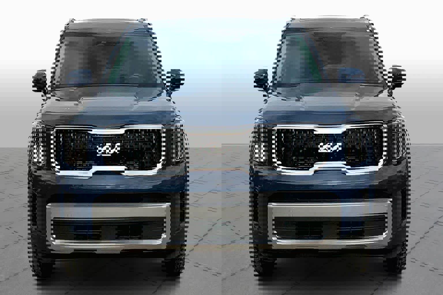 Used 2023 Kia Telluride EX w/ EX Captain's Chair Package image 3