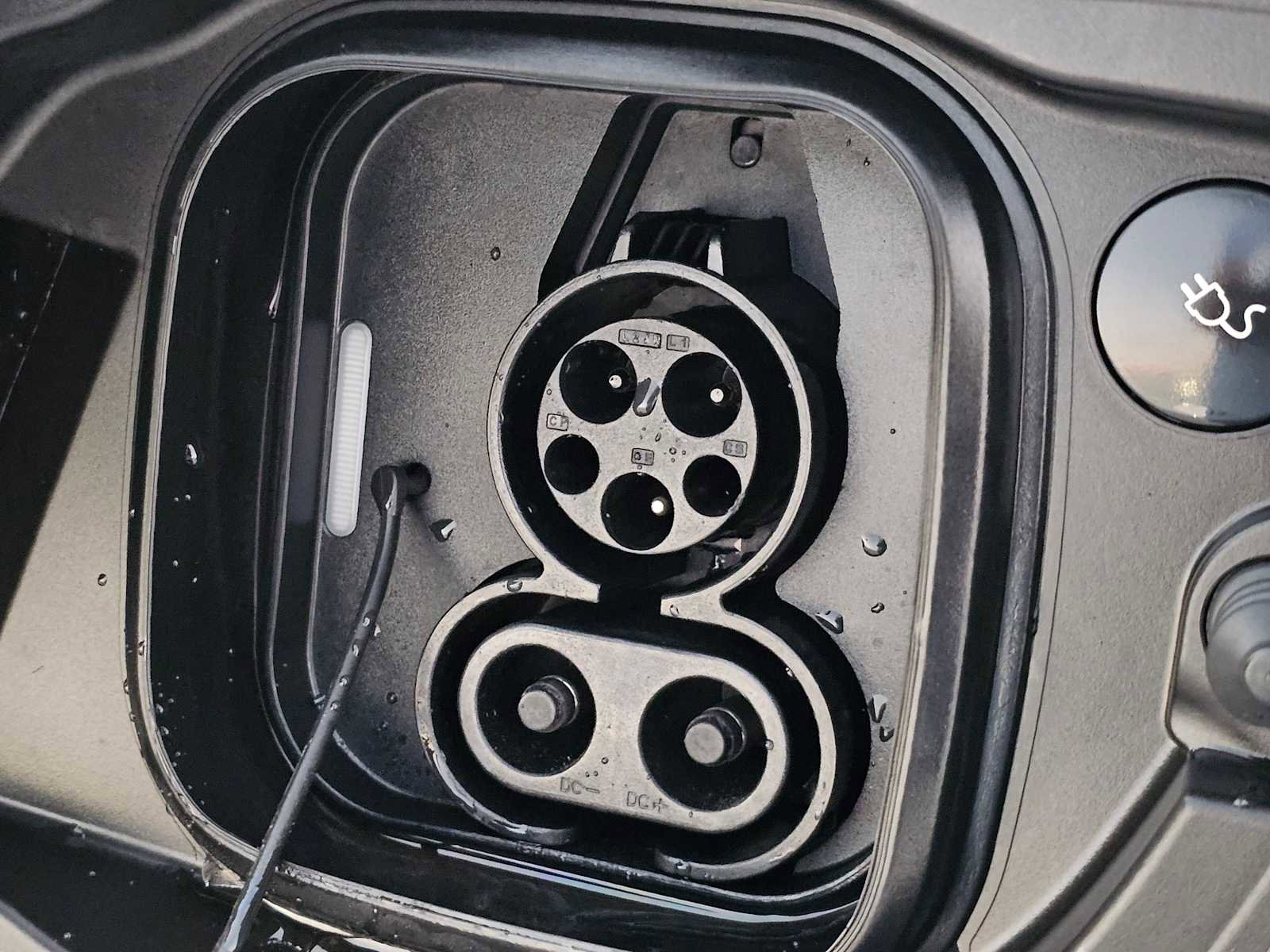 Used 2023 Volvo XC40 Recharge Ultimate image 15