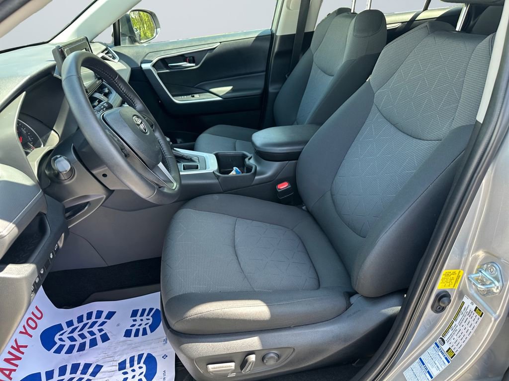 Used 2022 Toyota RAV4 XLE w/ Convenience Package AWD/4WD image 9