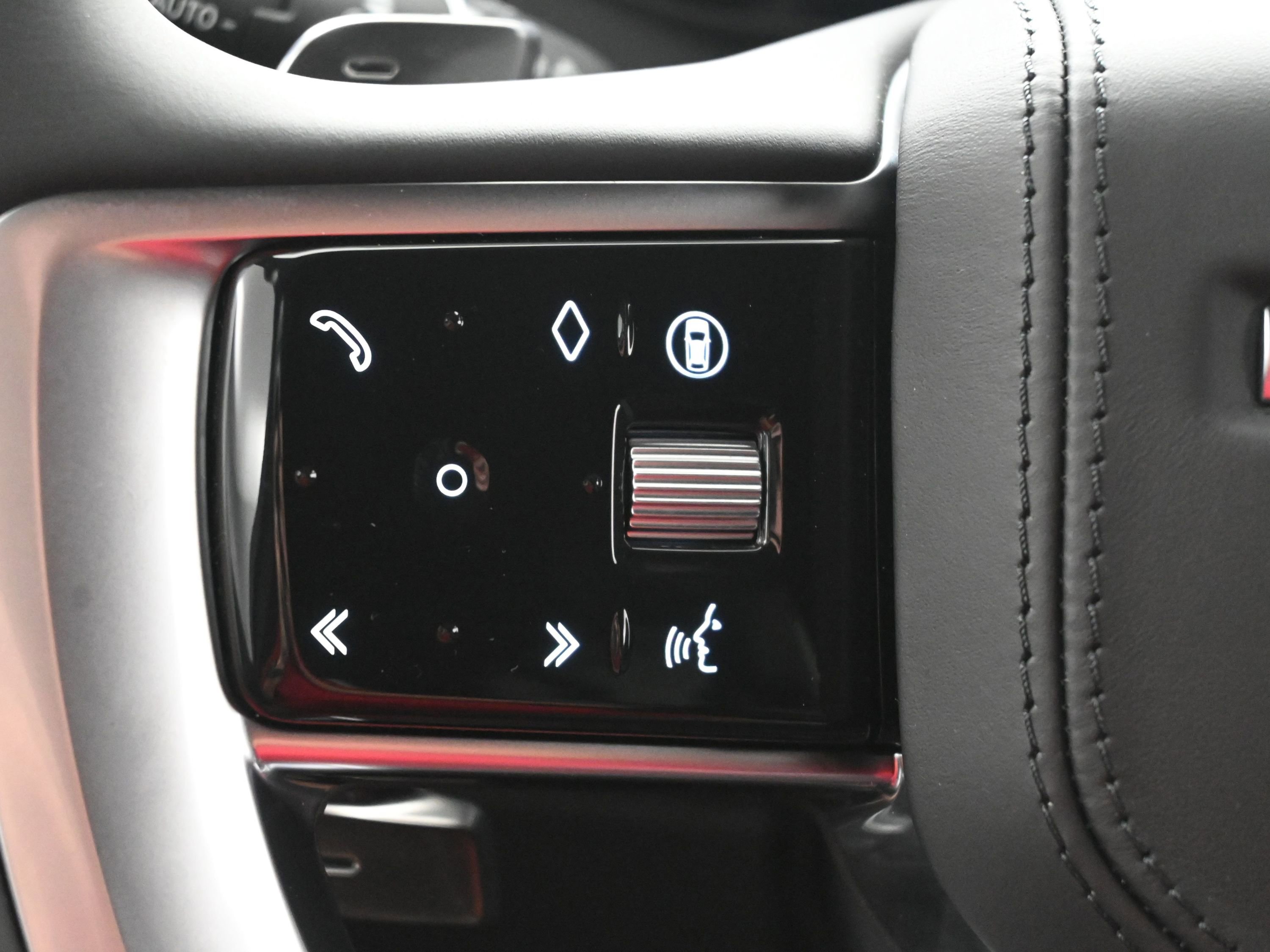 New 2025 Land Rover Range Rover Long Wheelbase SE image 18