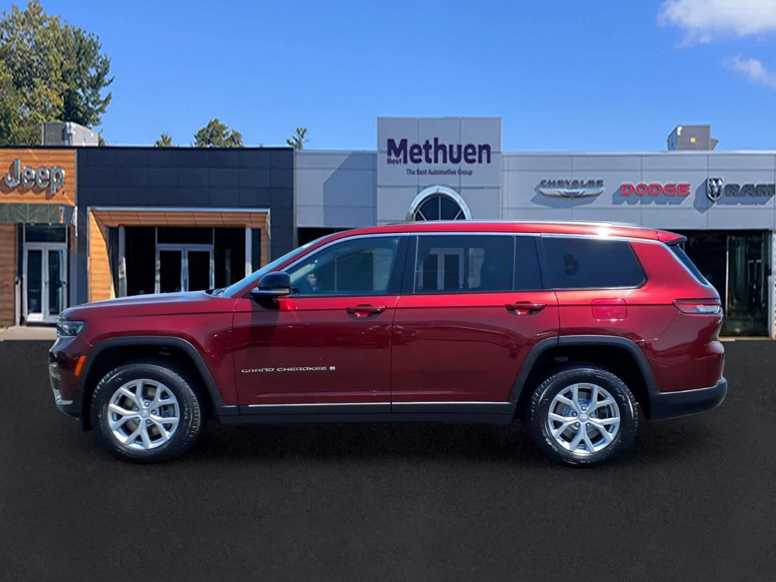 Used 2023 Jeep Grand Cherokee L Limited AWD/4WD image 8