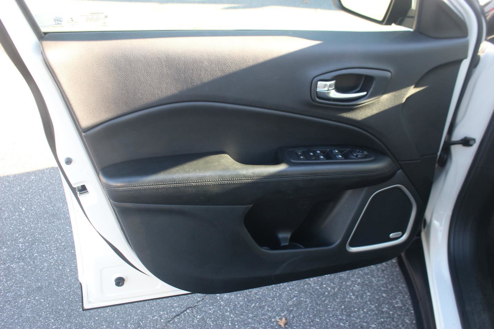 Used 2021 Jeep Compass Latitude w/ Sun and Sound Group image 11