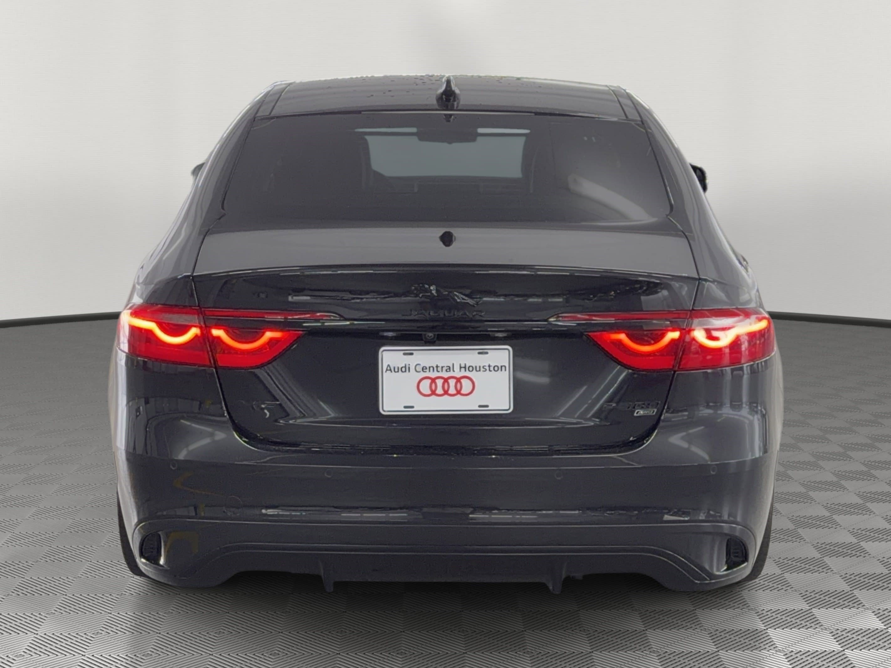 Used 2022 Jaguar XF R-Dynamic SE image 10