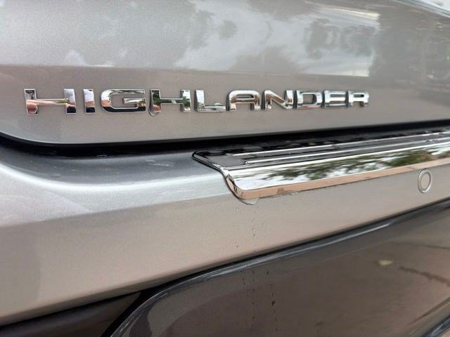 Used 2024 Toyota Highlander Limited AWD/4WD image 13