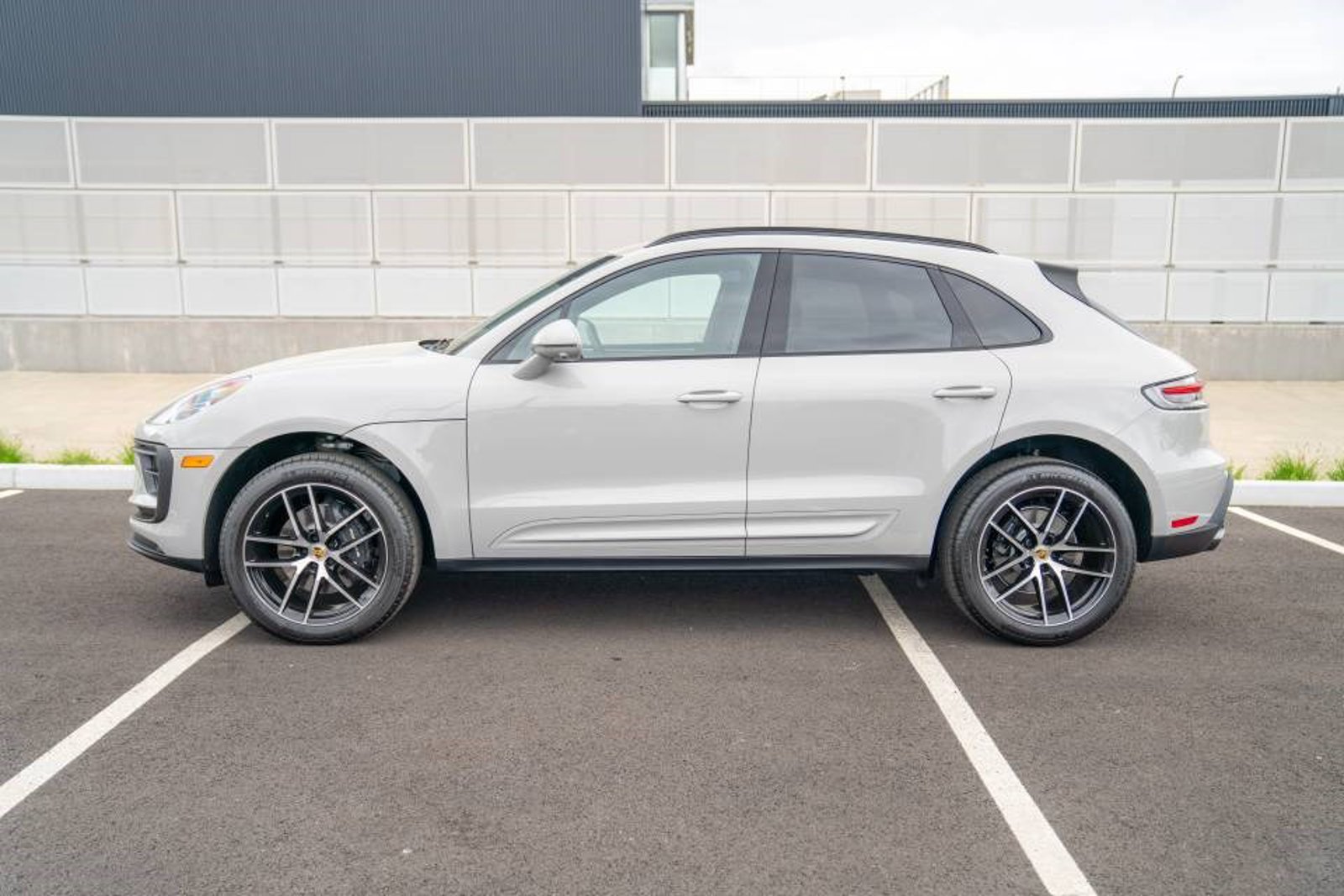 New 2026 Porsche Macan AWD/4WD image 2