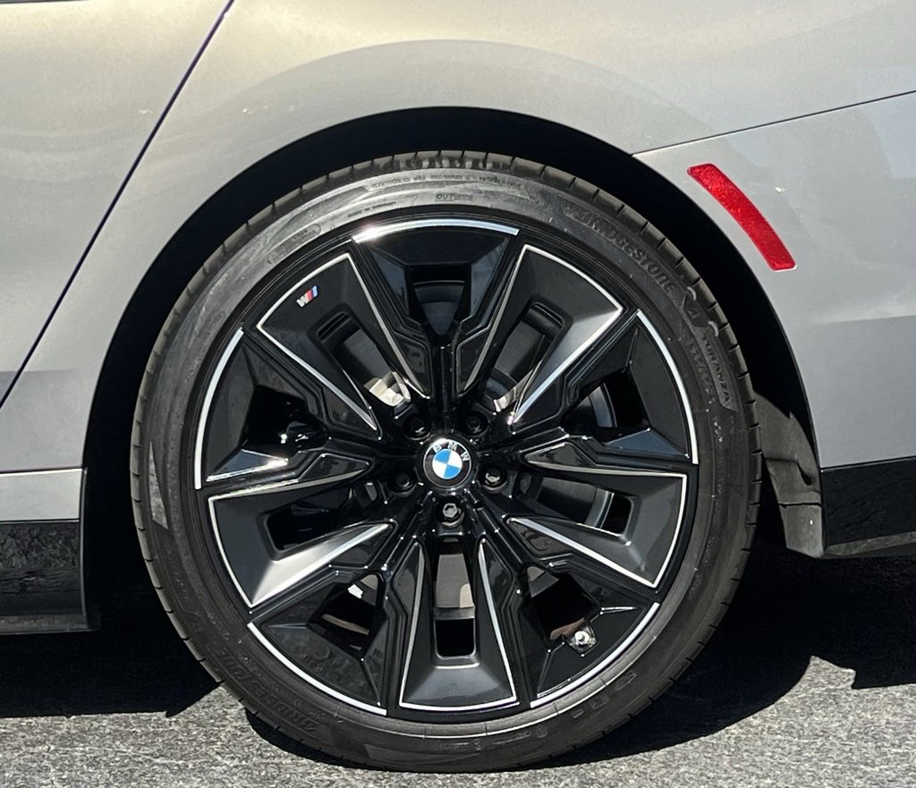 Used 2023 BMW i7 xDrive60 image 8