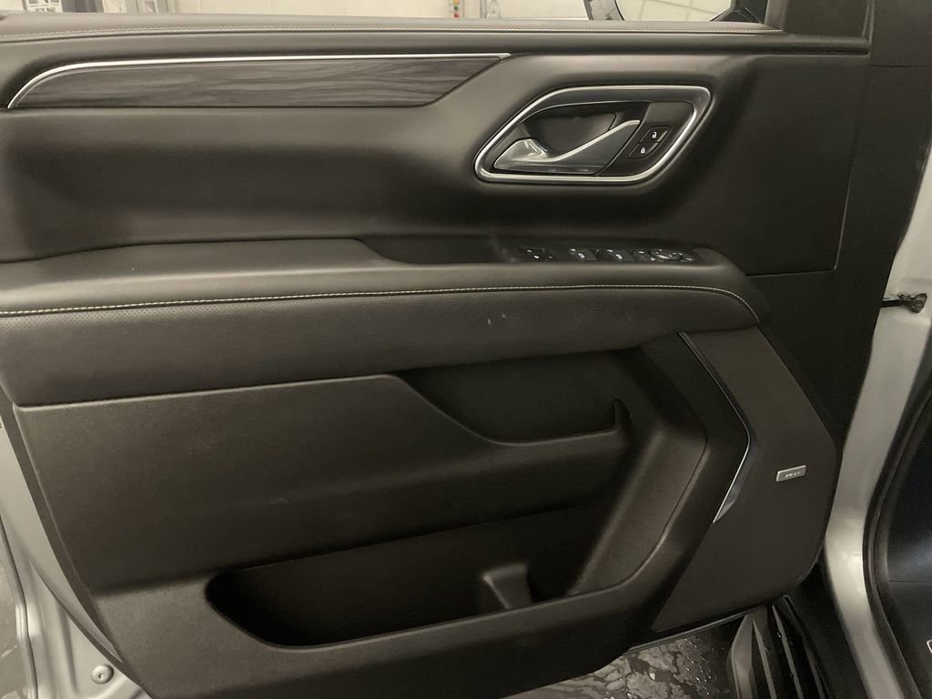 Used 2024 GMC Yukon SLT w/ SLT Luxury Package AWD/4WD image 17