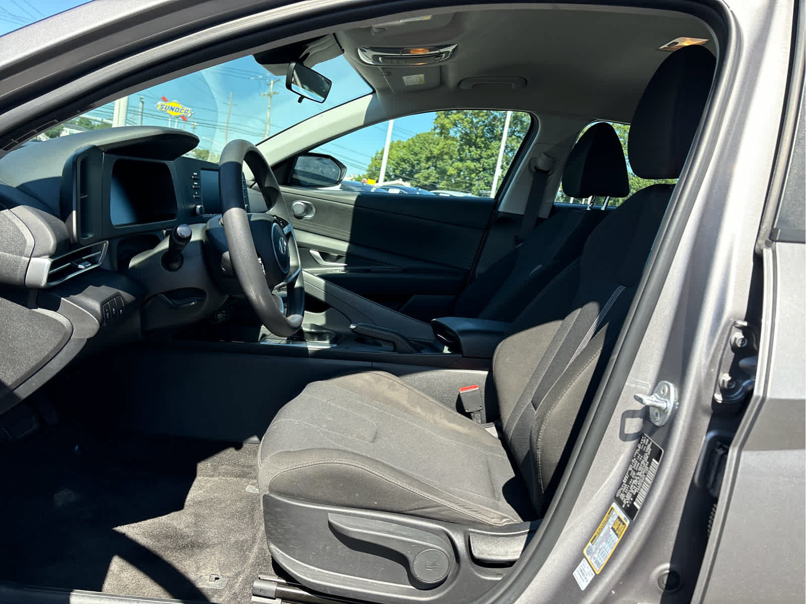 Used 2025 Hyundai Elantra SE FWD image 9