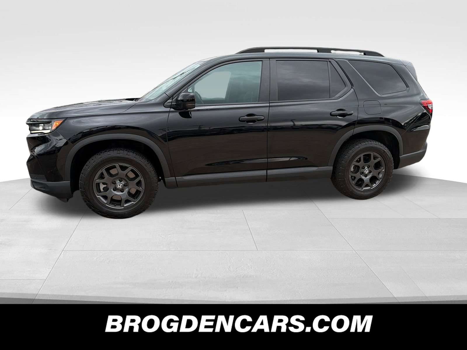 Used 2025 Honda Pilot TrailSport image 5
