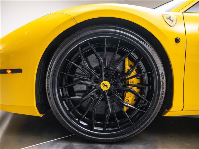 Used 2018 Ferrari 488 GTB RWD image 13