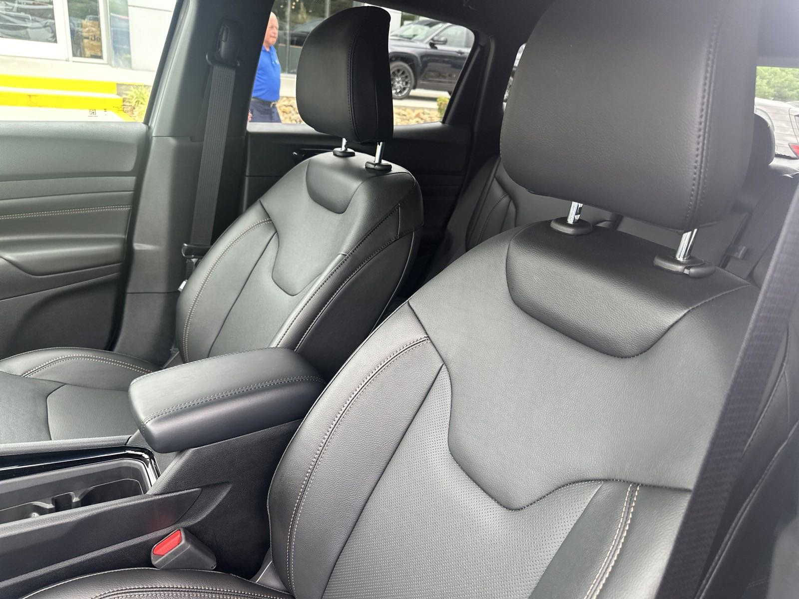 Used 2023 Jeep Compass Limited image 15