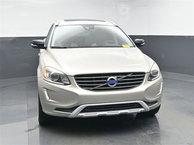 Used 2017 Volvo XC60 T6 Dynamic w/ Preferred Option Package image 2