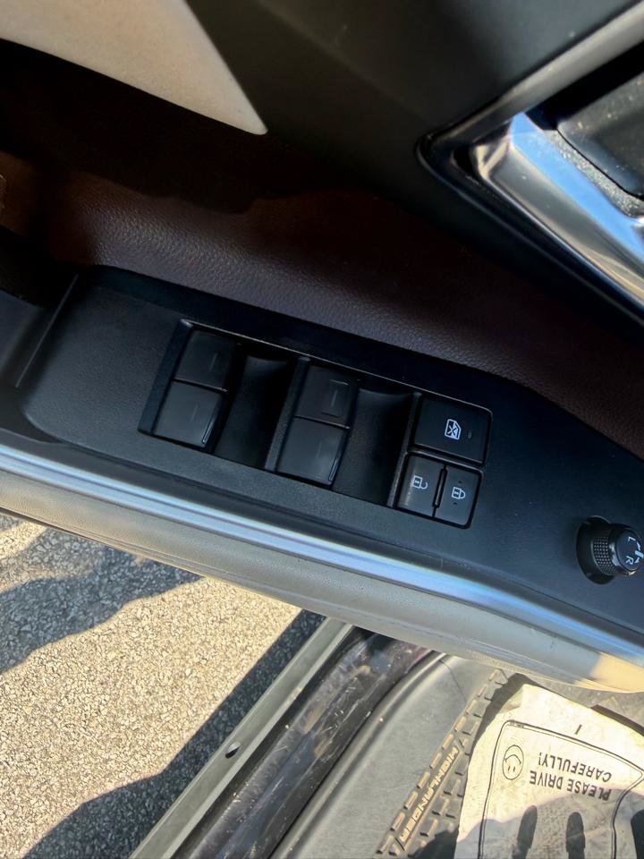 Used 2021 Toyota Highlander XLE AWD/4WD image 17