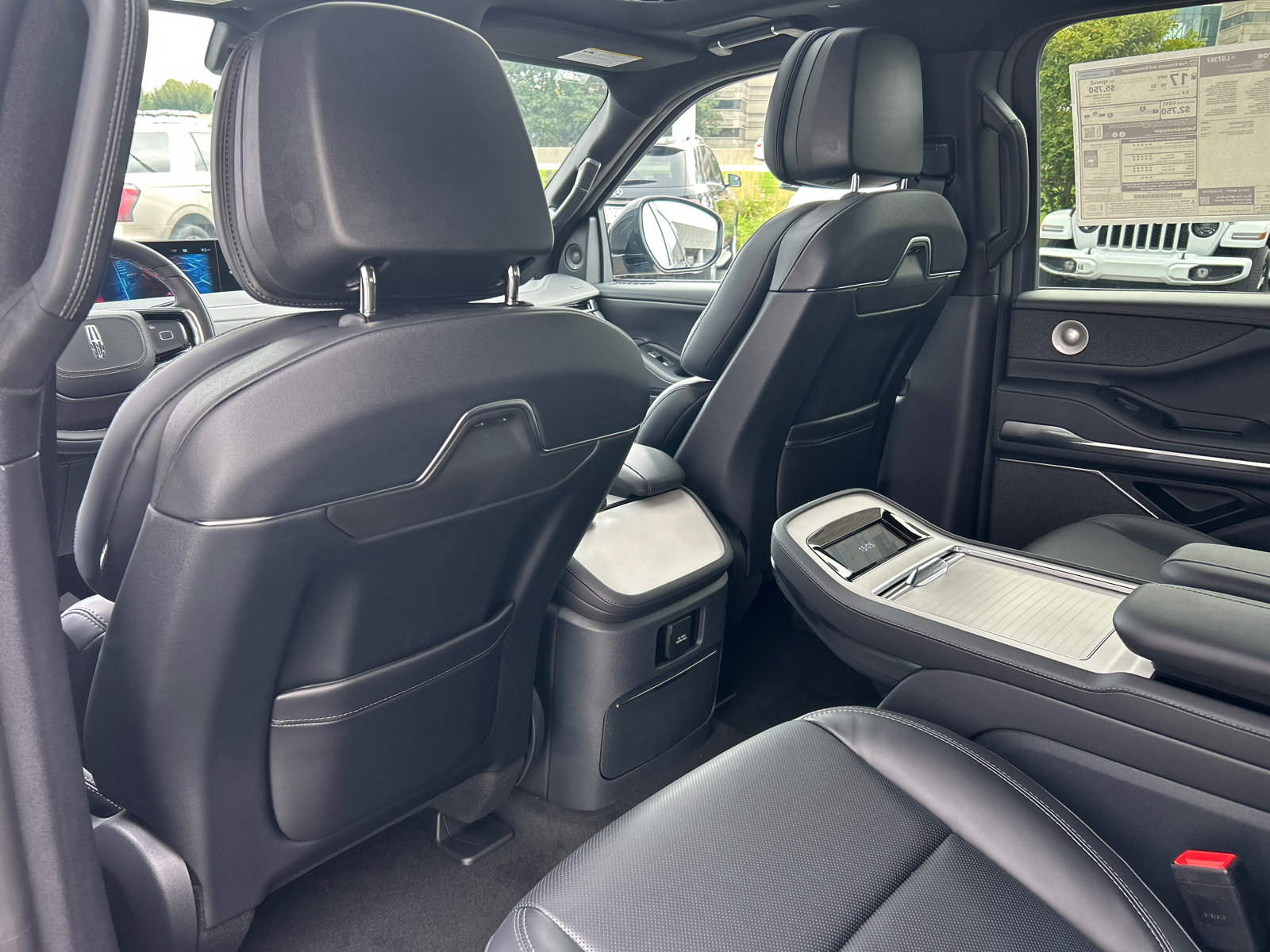 New 2027 Lincoln Navigator Reserve w/ Jet Appearance Package AWD/4WD image 31