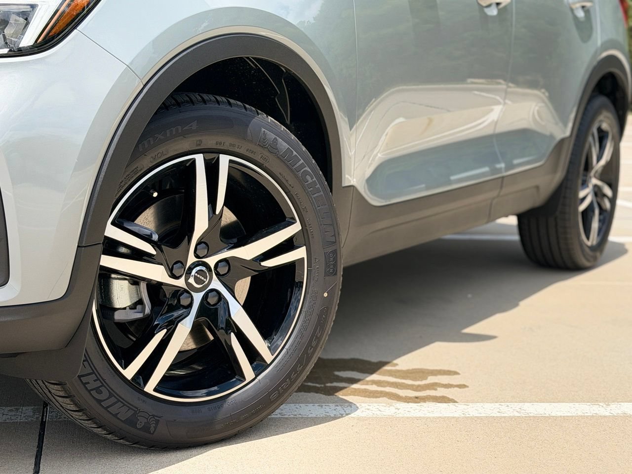 New 2026 Volvo XC40 B4 Core w/ Climate Package FWD image 10