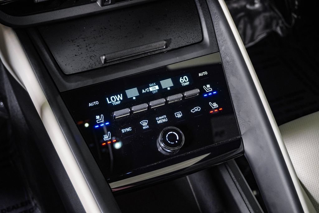 Certified 2025 Porsche Macan 4 Electric AWD/4WD image 24