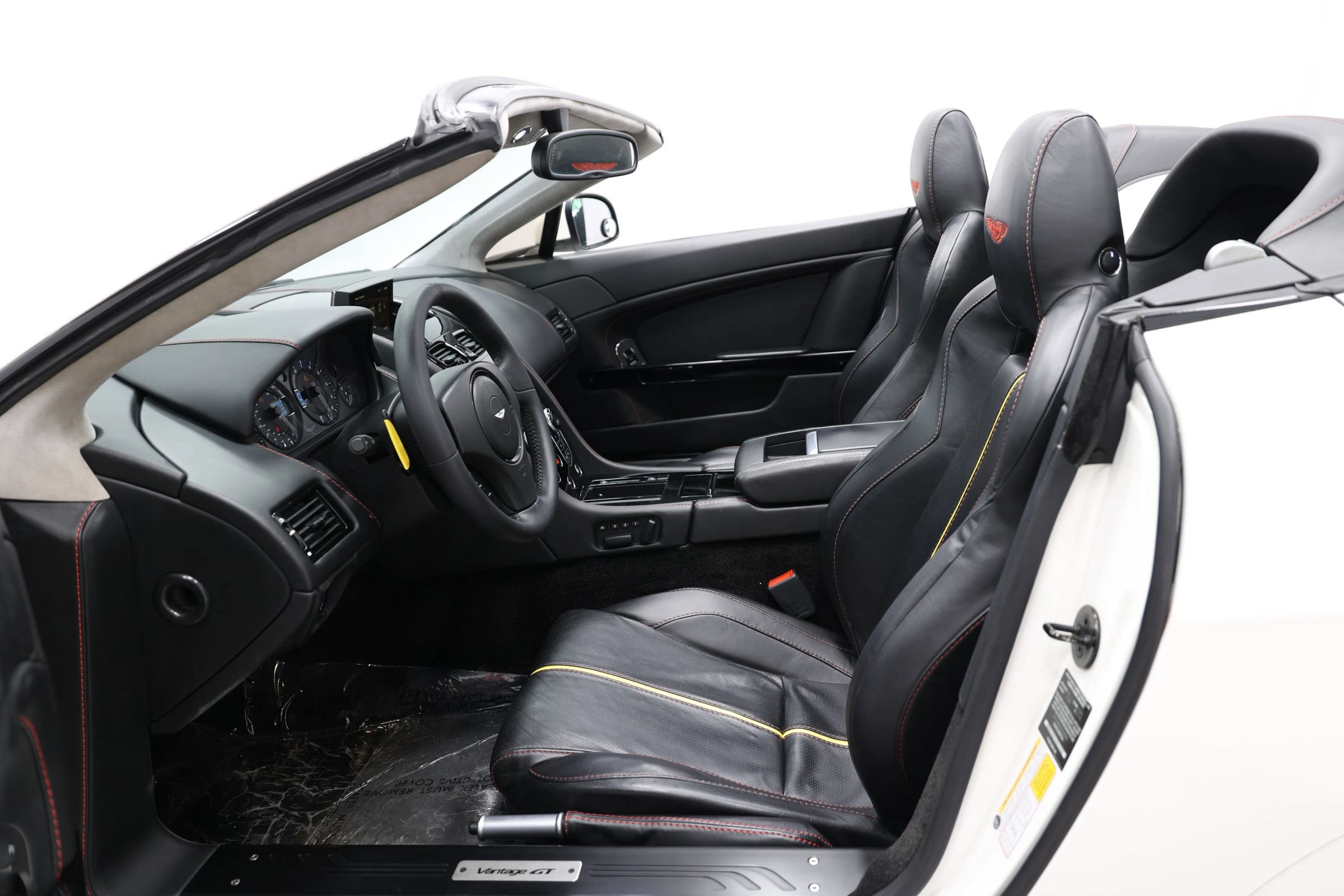 Used 2016 Aston Martin V8 Vantage GT RWD image 12