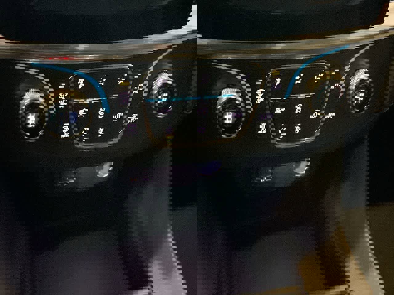 Used 2021 Chevrolet Traverse LS image 19