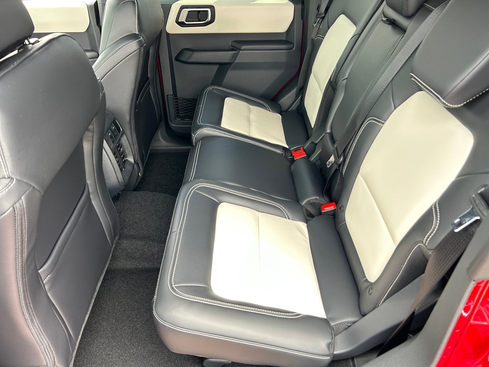 New 2026 Ford Bronco Outer Banks w/ Sasquatch Package AWD/4WD image 17