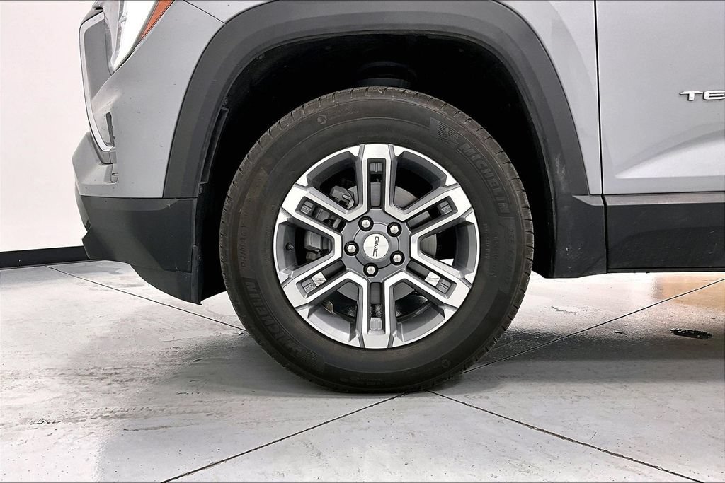 Used 2025 GMC Terrain Elevation FWD image 10