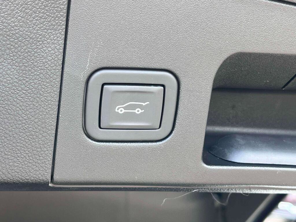 Used 2023 Cadillac XT4 Sport w/ Cold Weather Package AWD/4WD image 19