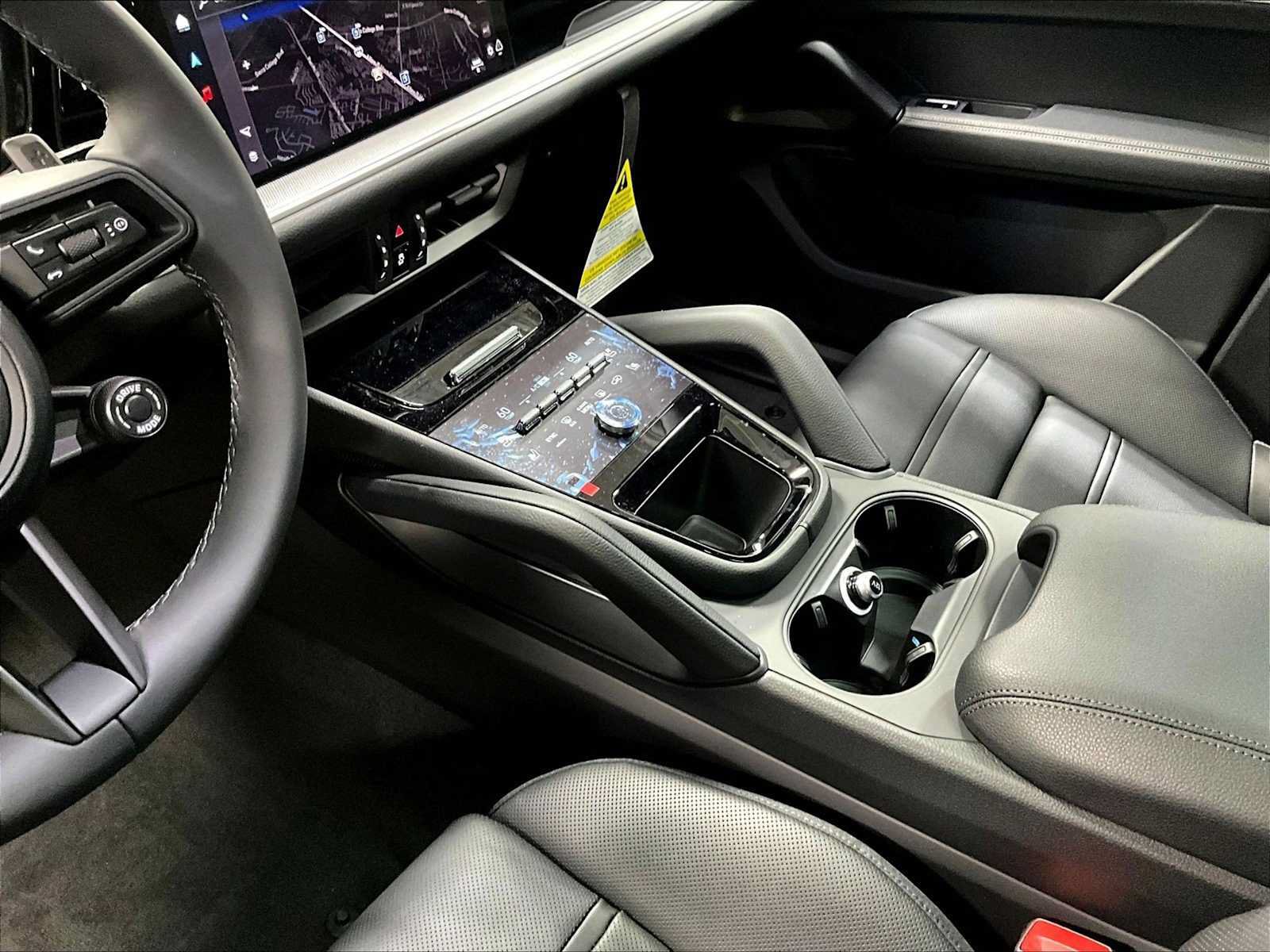 New 2026 Porsche Cayenne Coupe AWD/4WD image 17