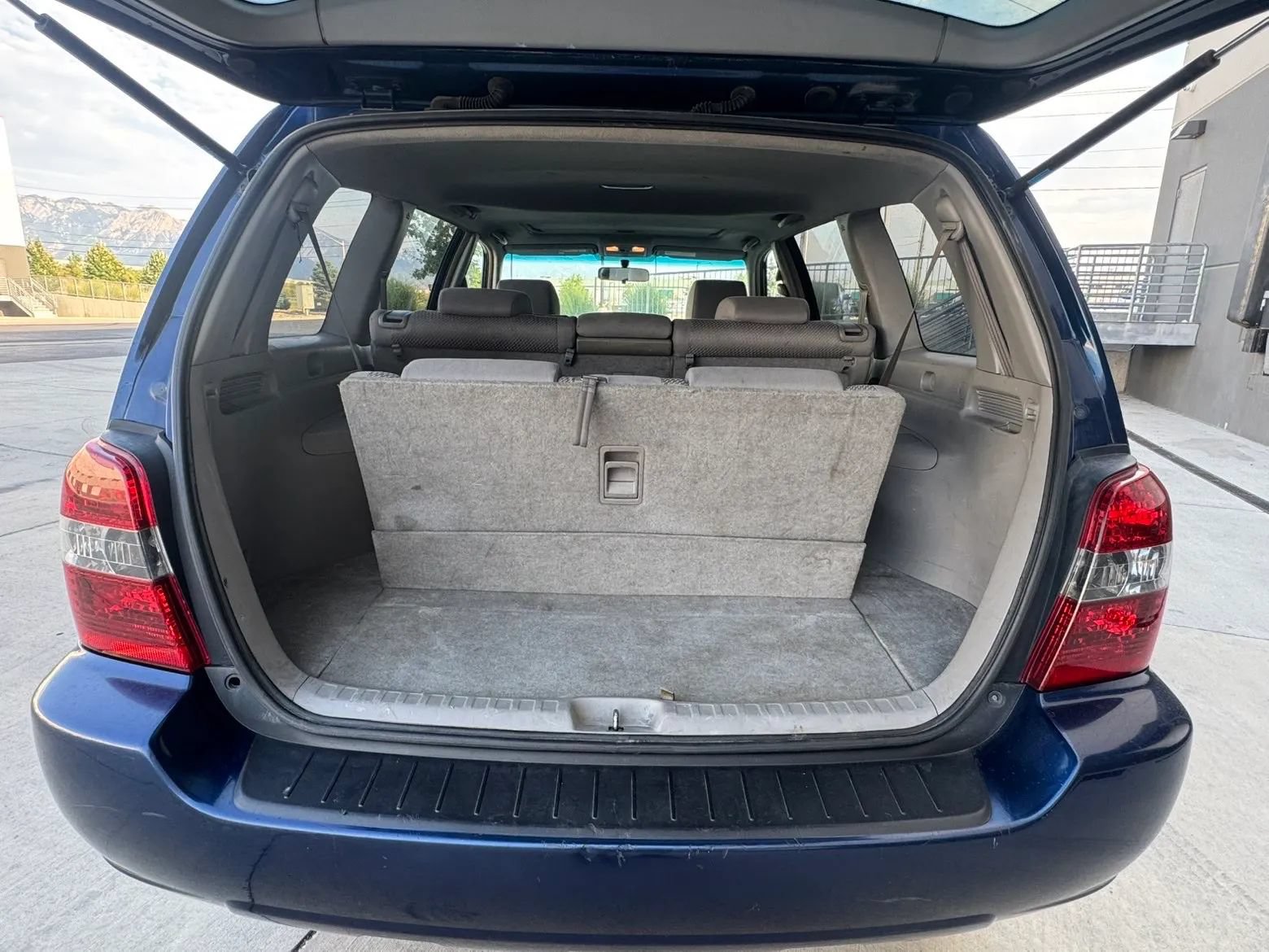 Used 2005 Toyota Highlander 2WD V6 w/ 3rd Row image 17