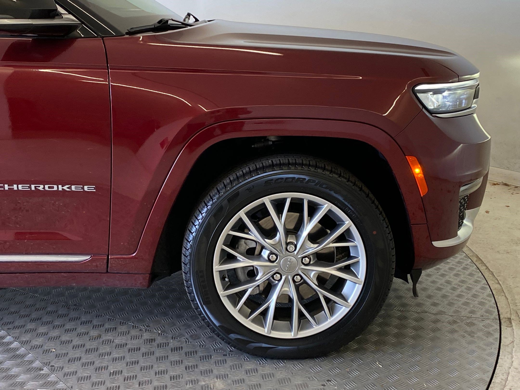 Used 2022 Jeep Grand Cherokee L Summit w/ Advanced Protech Group IV image 10