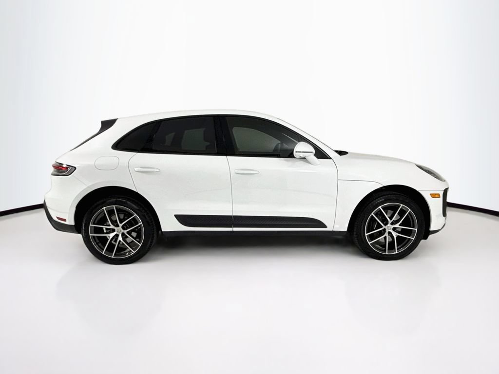 Certified 2025 Porsche Macan AWD/4WD image 8