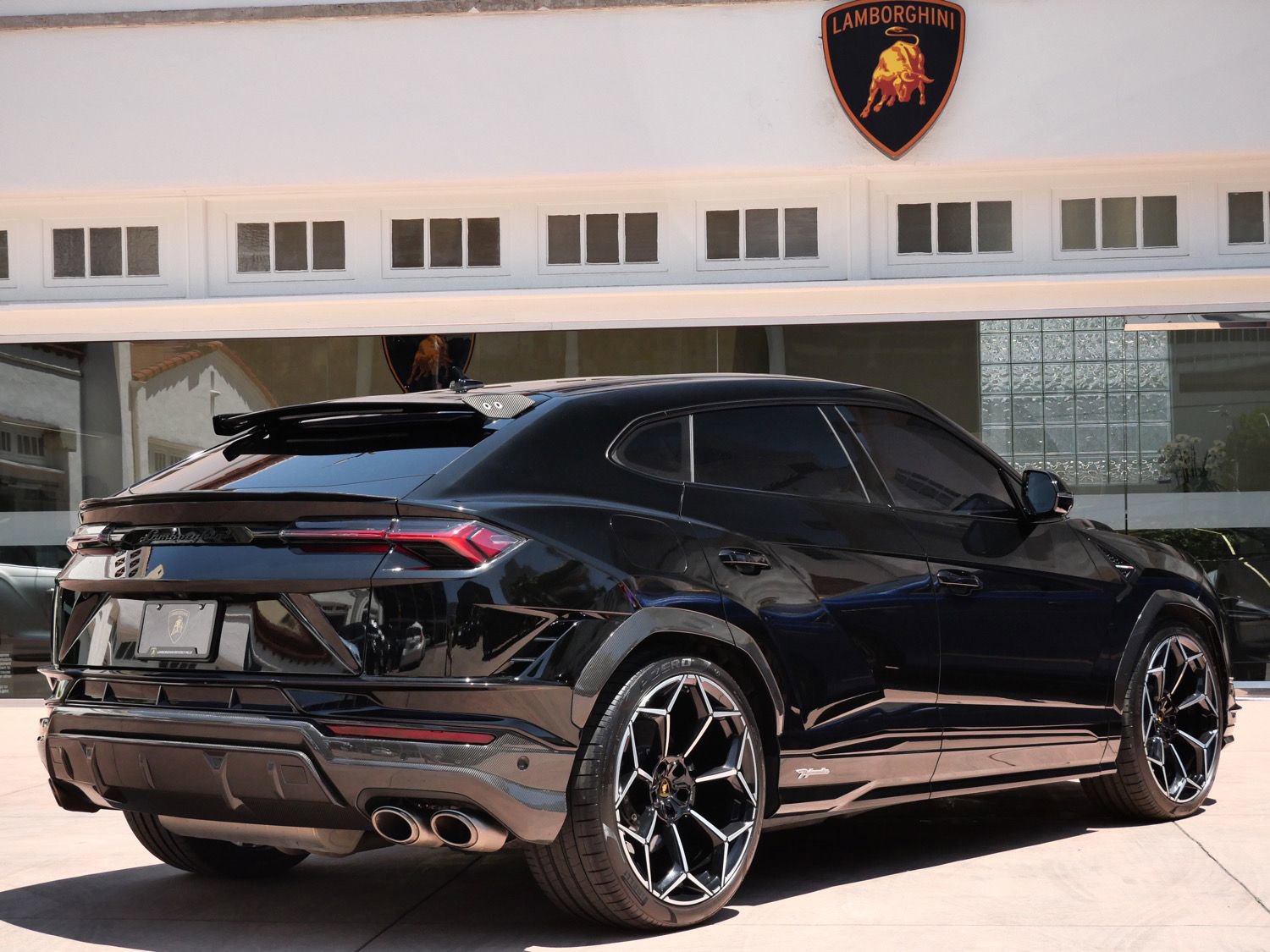 Used 2023 Lamborghini Urus Performante AWD/4WD image 3