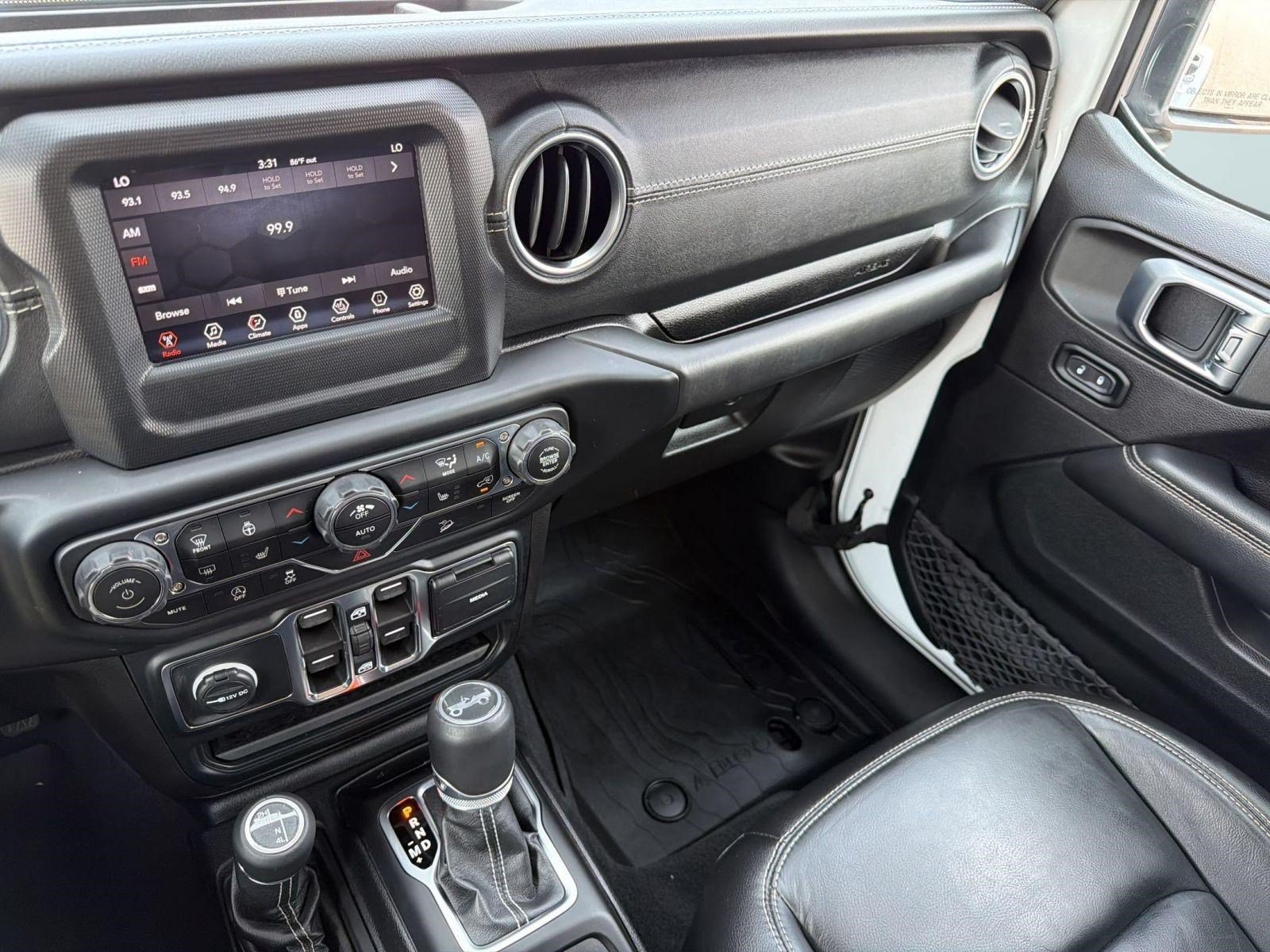 Used 2019 Jeep Wrangler Unlimited Sahara w/ Cold Weather Group AWD/4WD image 26