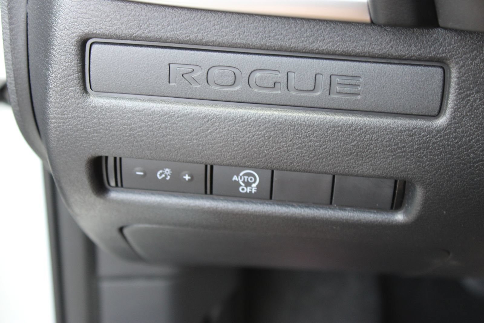 Used 2024 Nissan Rogue S FWD image 21