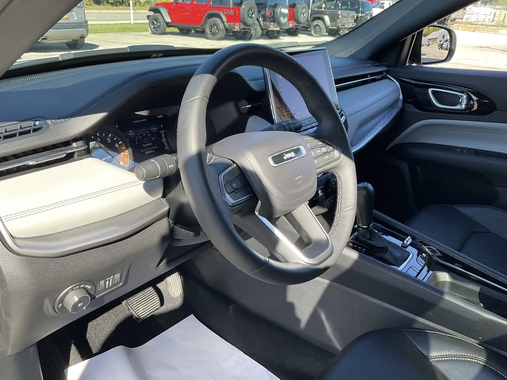 Used 2024 Jeep Compass Limited image 10