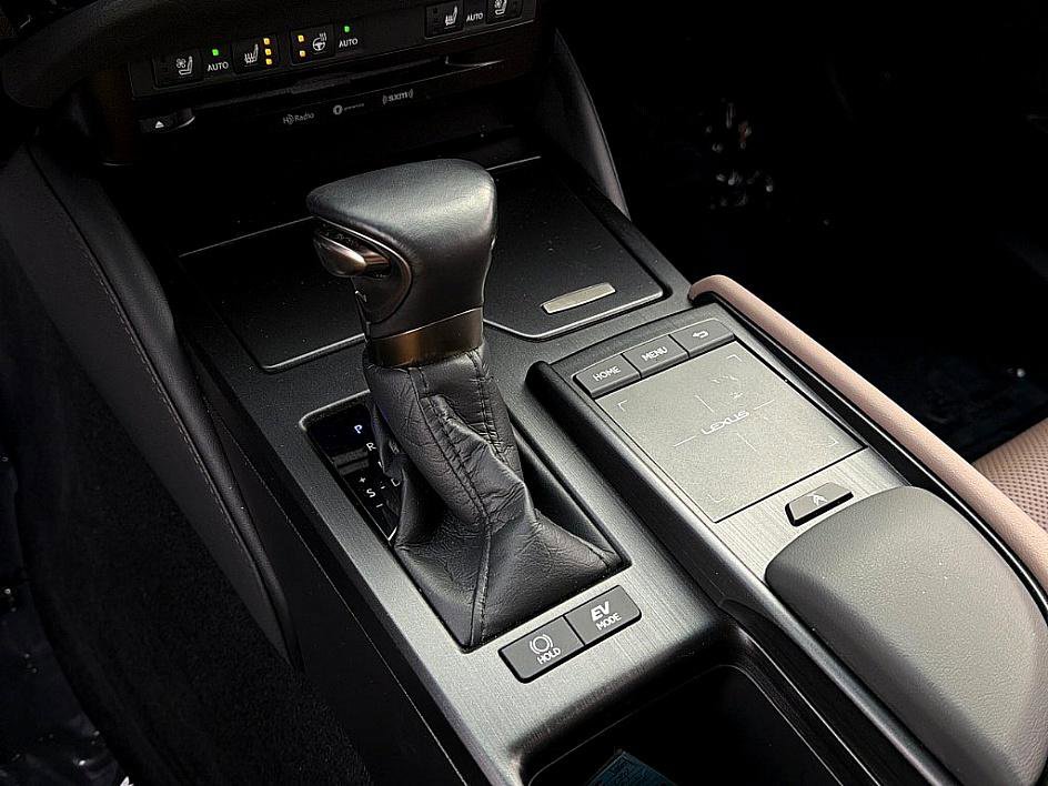 Used 2022 Lexus ES 300h w/ Premium Package image 15