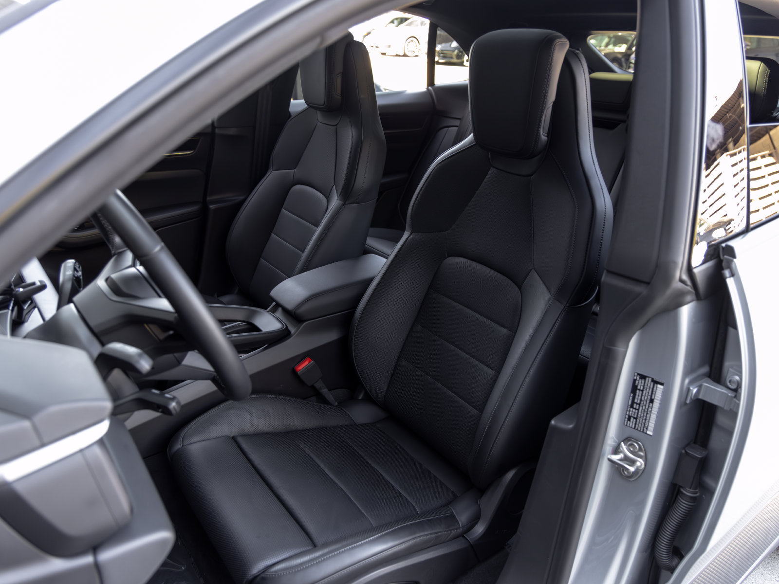 Certified 2025 Porsche Macan Electric RWD image 5