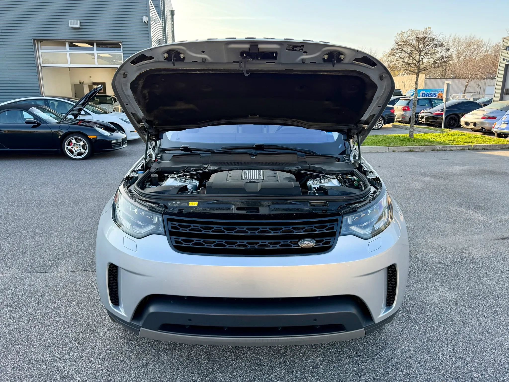 Used 2019 Land Rover Discovery HSE AWD/4WD image 8