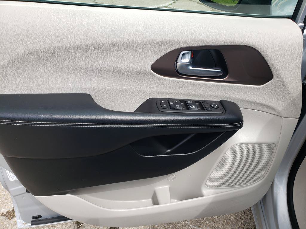 Certified 2023 Chrysler Voyager LX FWD image 11