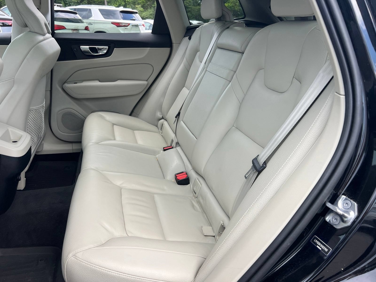 Used 2019 Volvo XC60 T5 Momentum w/ Premium Package FWD image 26
