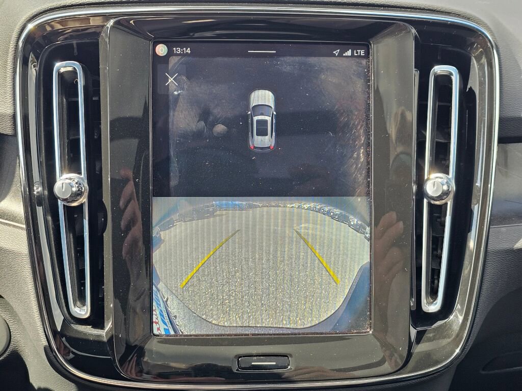 Used 2023 Volvo XC40 Recharge Ultimate image 16