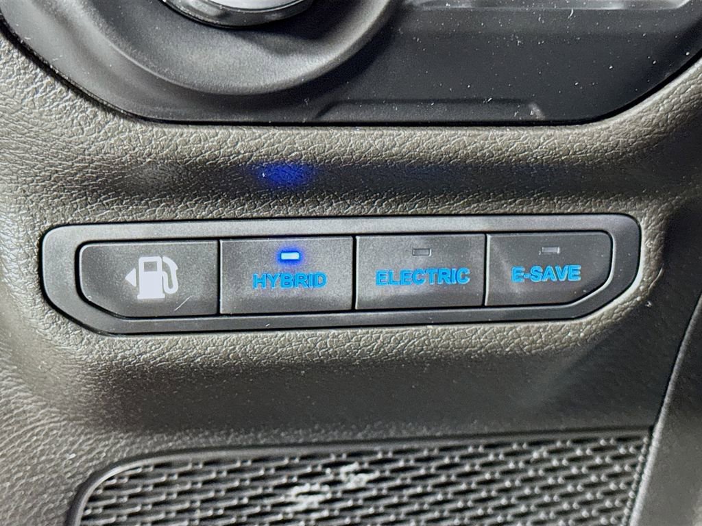 Used 2022 Jeep Wrangler Unlimited Sahara w/ Cold Weather Group image 16